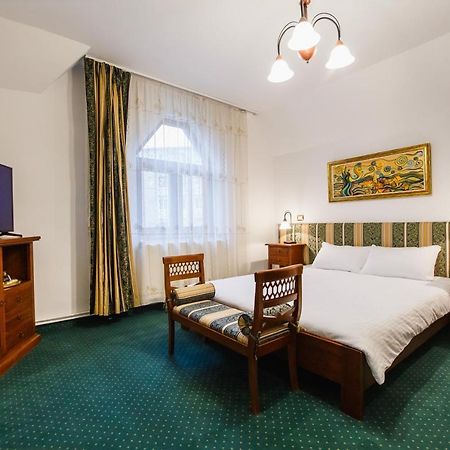 Casa 3 Guesthouse Орадеа Екстериор снимка