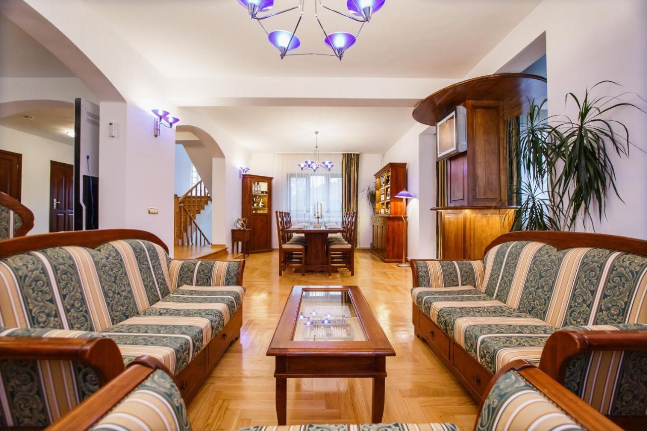 Casa 3 Guesthouse Орадеа Екстериор снимка