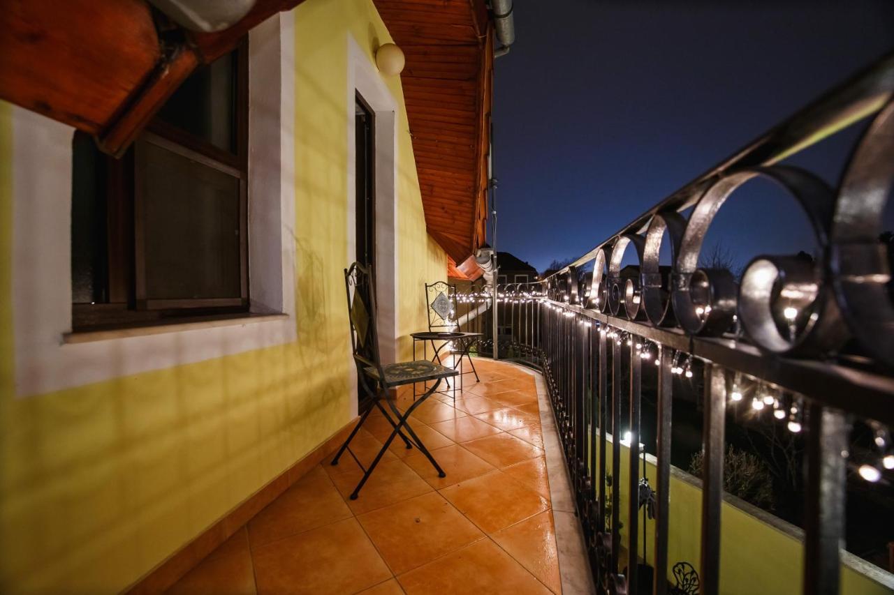 Casa 3 Guesthouse Орадеа Екстериор снимка
