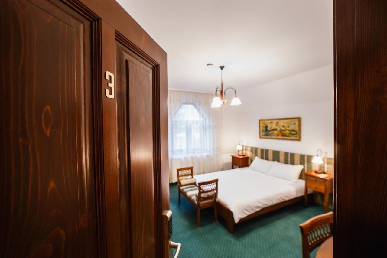 Casa 3 Guesthouse Орадеа Екстериор снимка