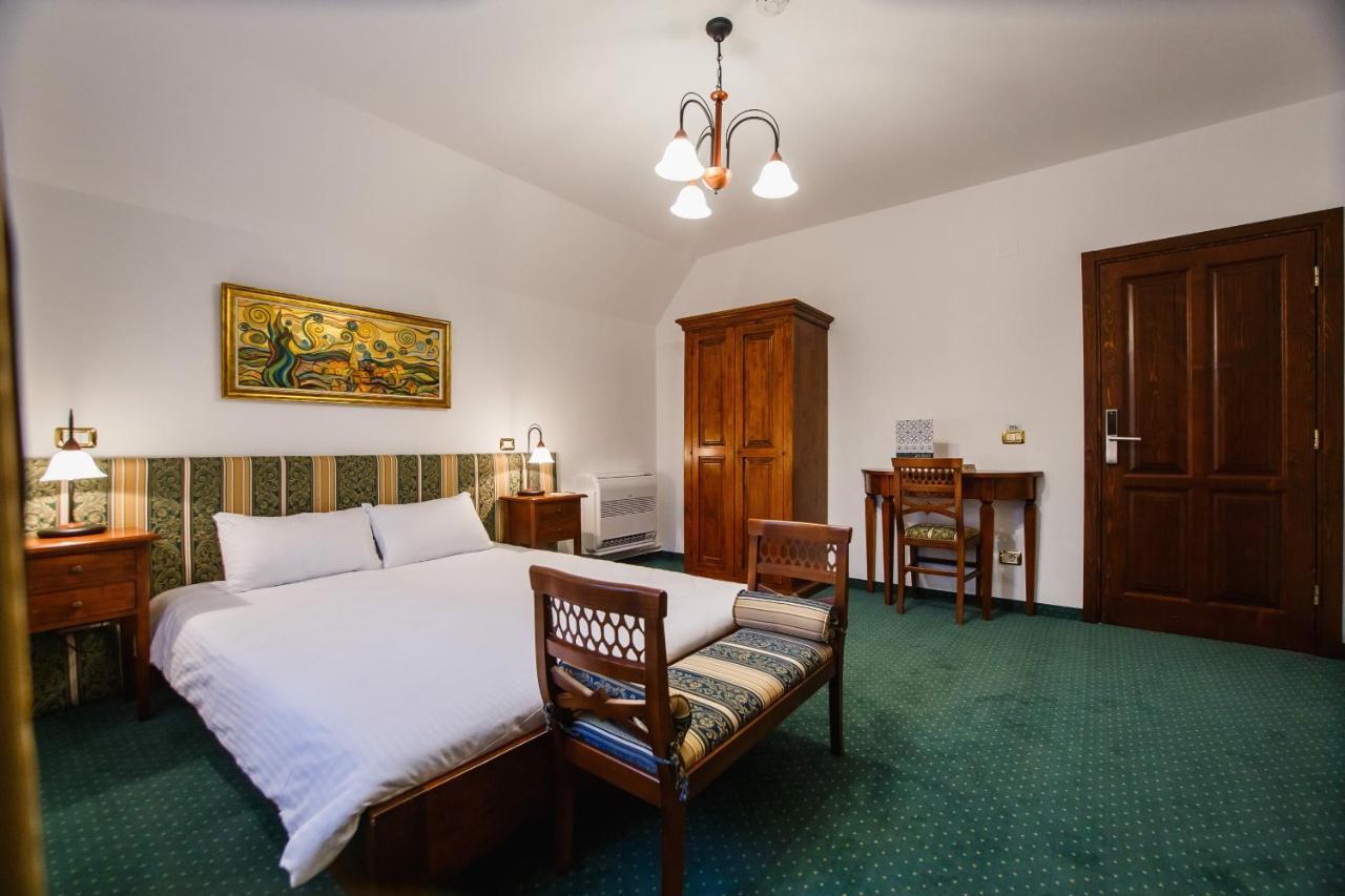 Casa 3 Guesthouse Орадеа Екстериор снимка