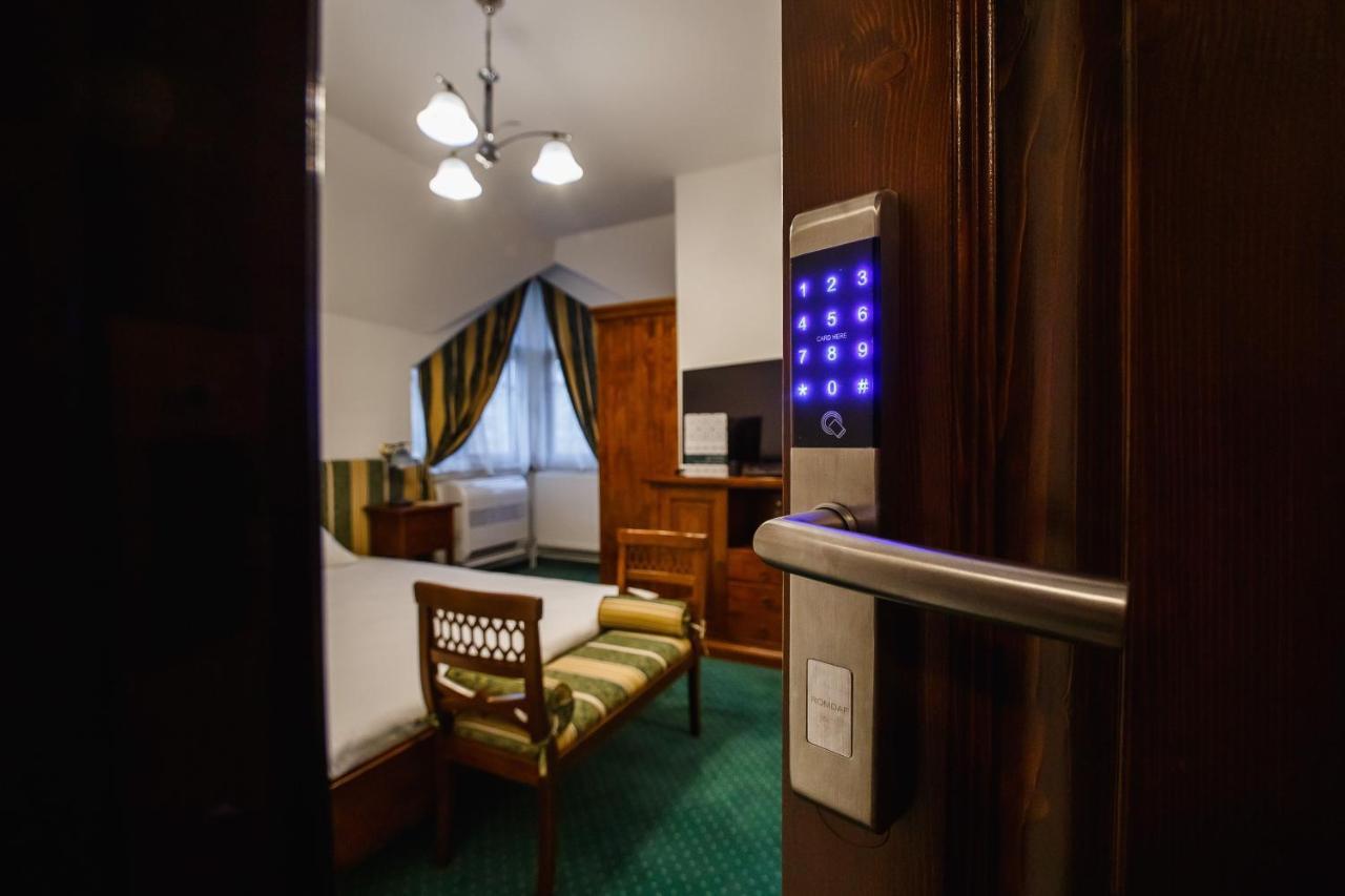 Casa 3 Guesthouse Орадеа Екстериор снимка