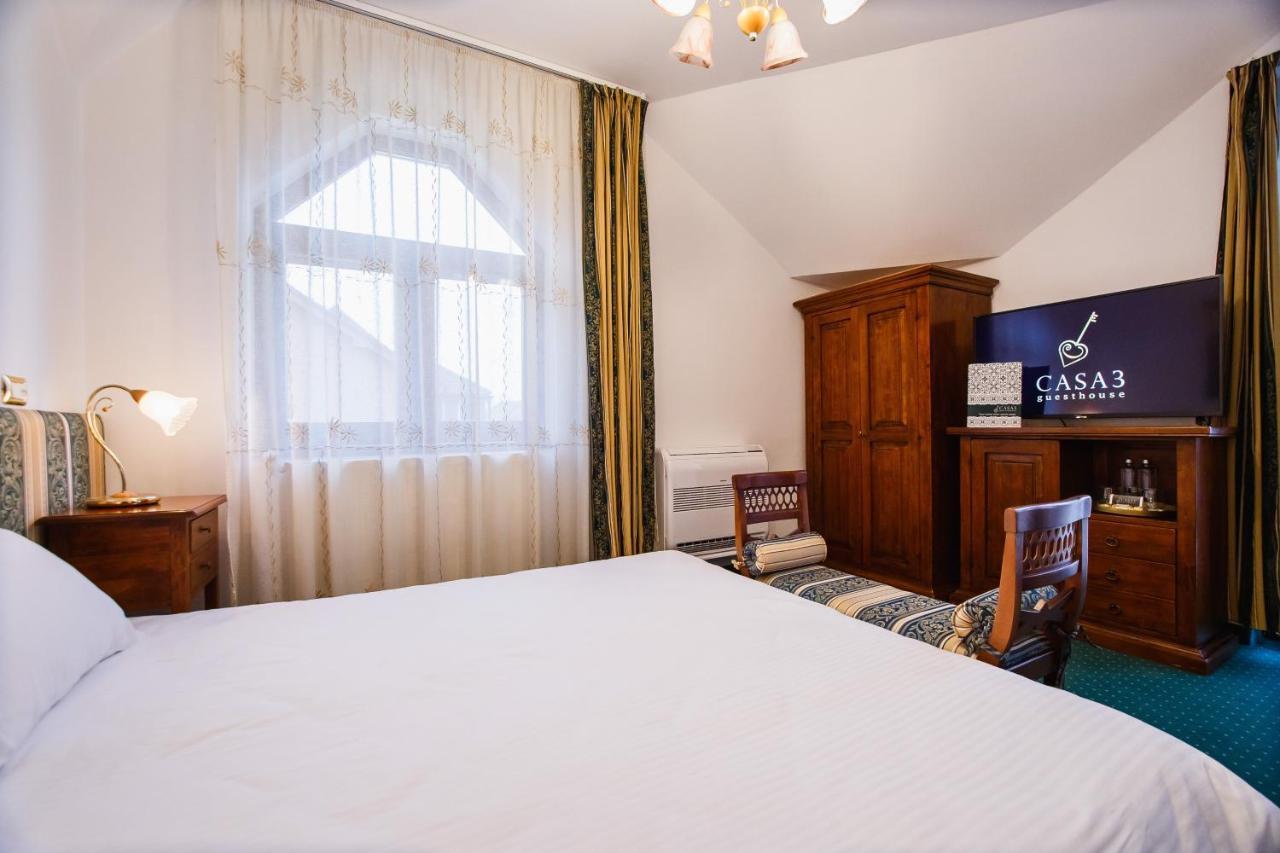 Casa 3 Guesthouse Орадеа Екстериор снимка