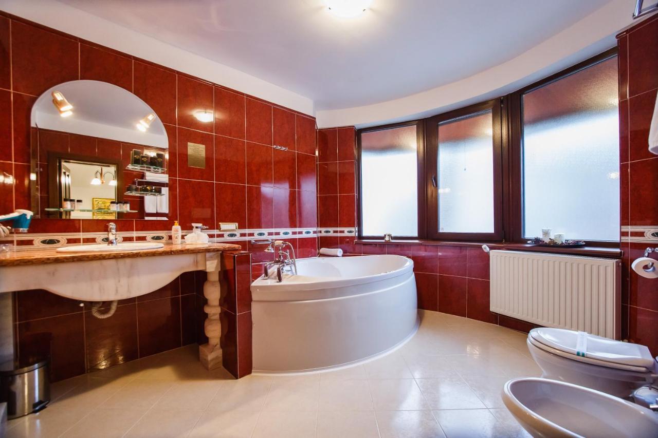 Casa 3 Guesthouse Орадеа Екстериор снимка