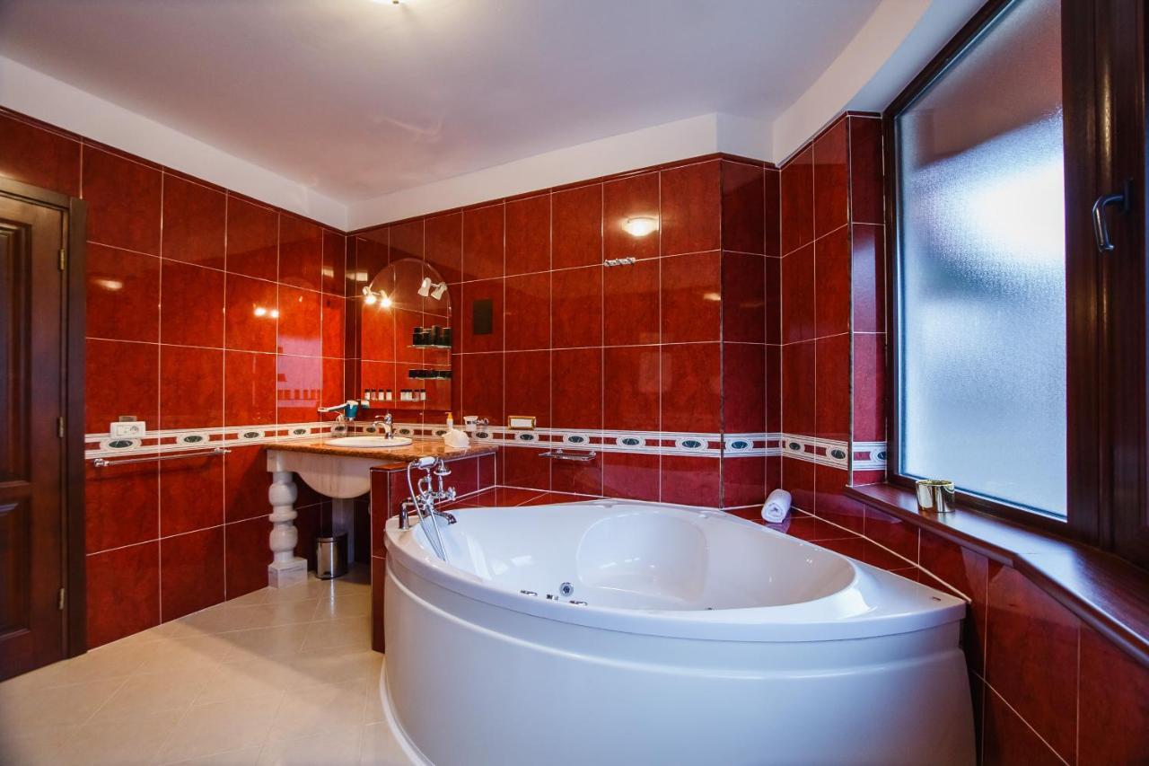 Casa 3 Guesthouse Орадеа Екстериор снимка
