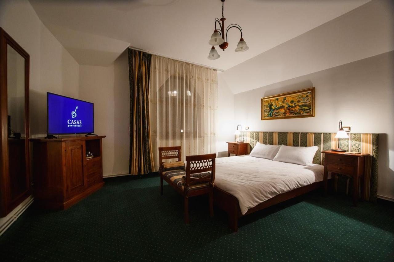 Casa 3 Guesthouse Орадеа Екстериор снимка
