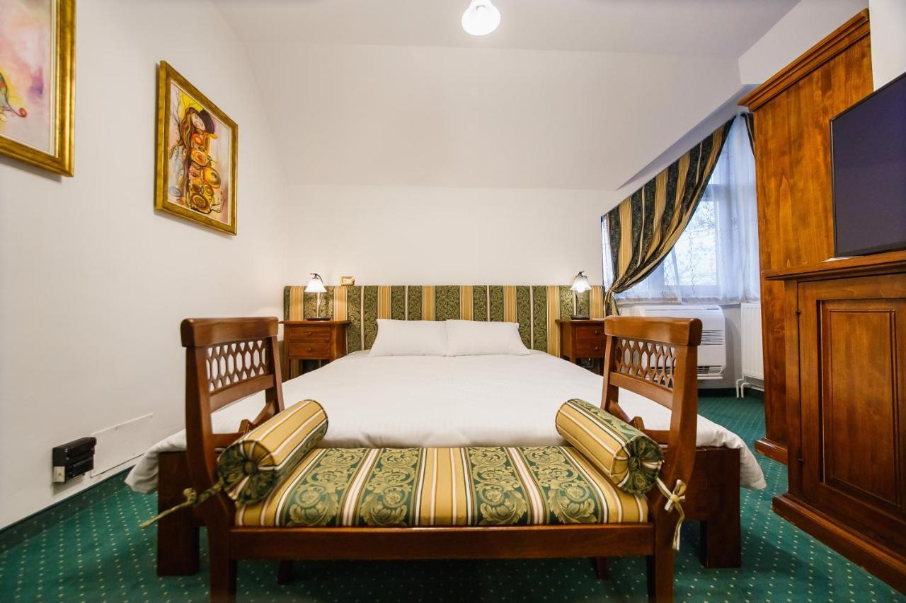 Casa 3 Guesthouse Орадеа Екстериор снимка