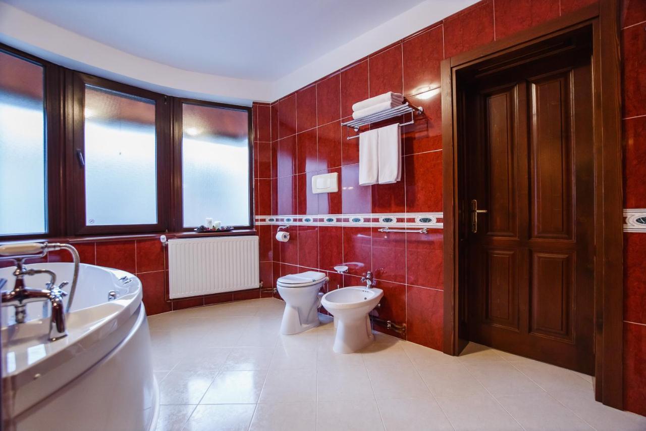 Casa 3 Guesthouse Орадеа Екстериор снимка