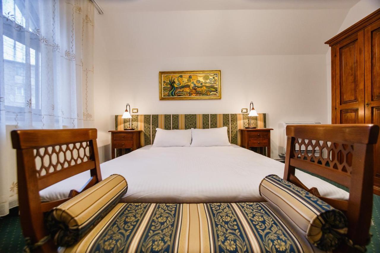 Casa 3 Guesthouse Орадеа Екстериор снимка