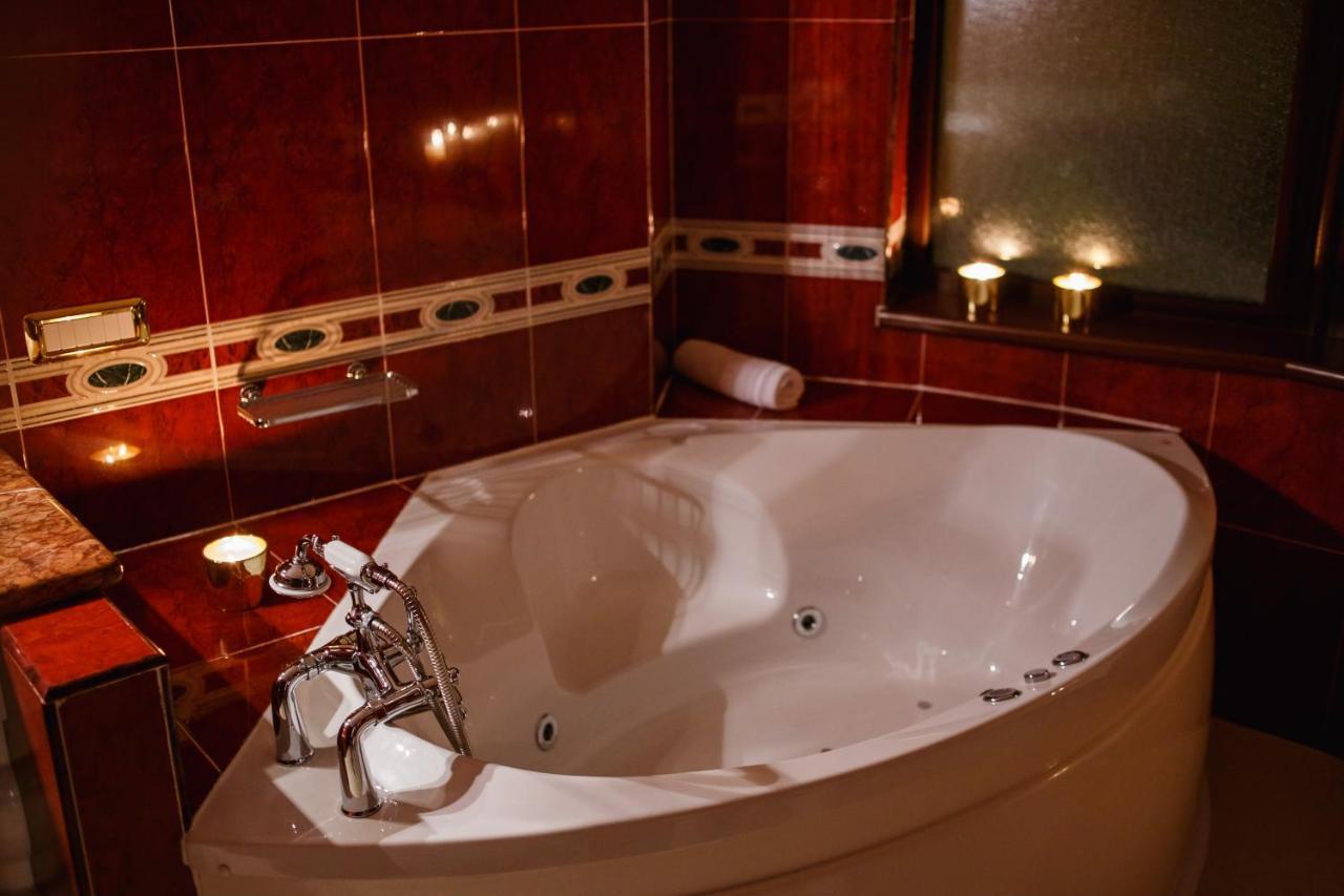 Casa 3 Guesthouse Орадеа Екстериор снимка