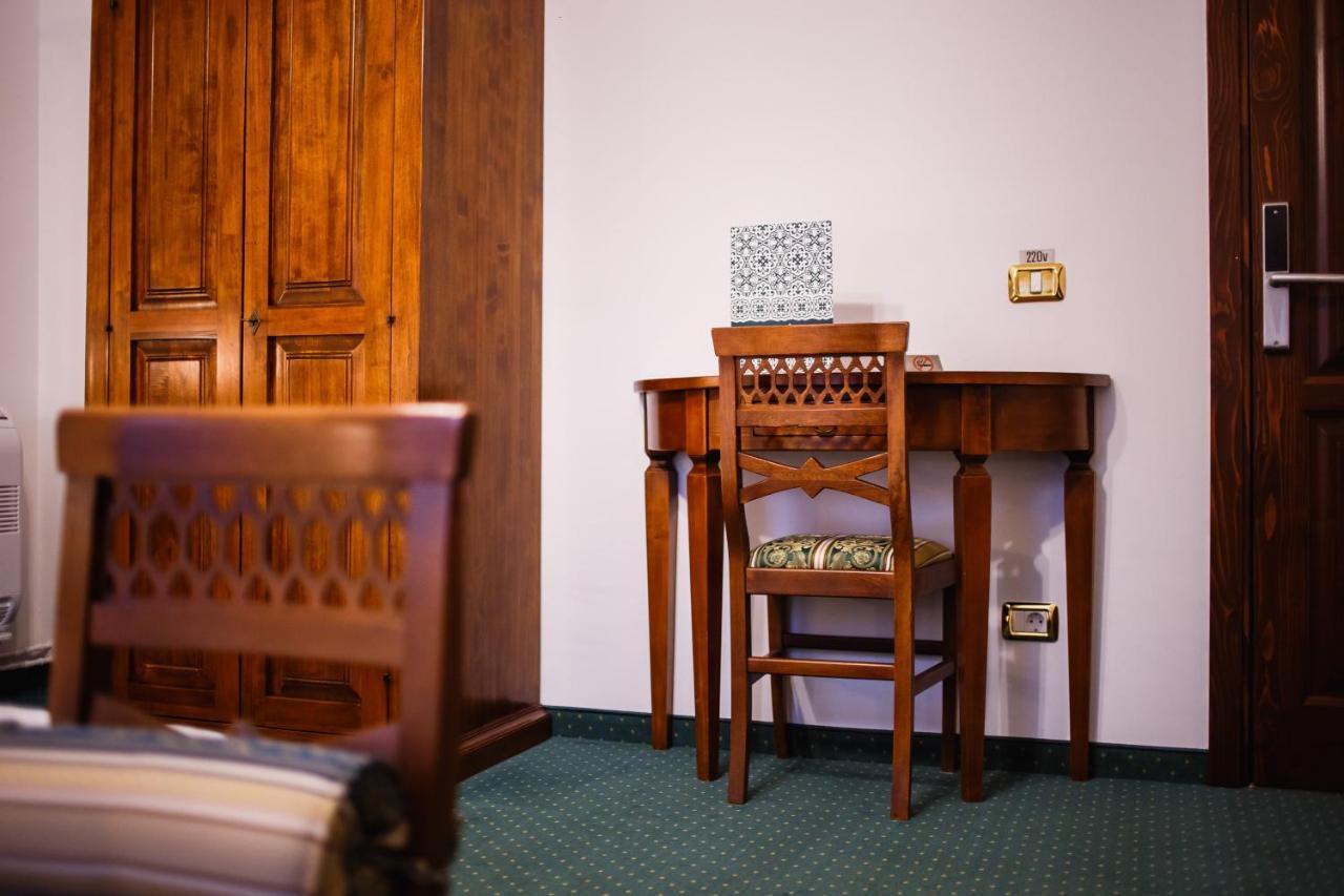 Casa 3 Guesthouse Орадеа Екстериор снимка