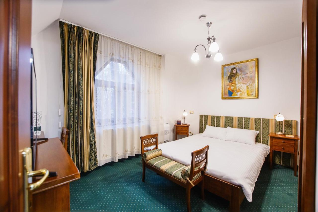 Casa 3 Guesthouse Орадеа Екстериор снимка